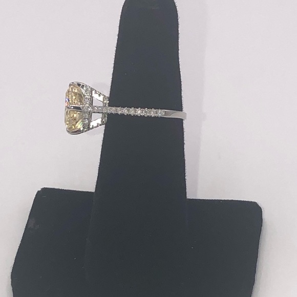 2.5ct Canary Radiant Cut Ring - Picture 11 of 17